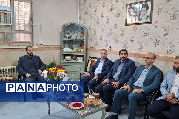 بازدید معاون پرورشی و فرهنگی ادارهکل شهرستانهای استان تهران از جشنواره انار در هنرستان امالبنین ورامین