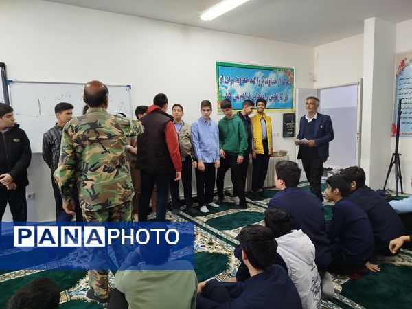 کارگاه عملی درس آمادگی دفاعی در دبیرستان پسرانه متوسطه اول سما شهرستان کاشمر 