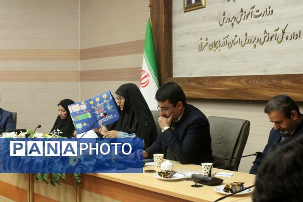 رونمایی و گردهمایی توجیهی و تبیینی بسته محصولات مدرسه‌ای ایرانمون در آذربایجان شرقی