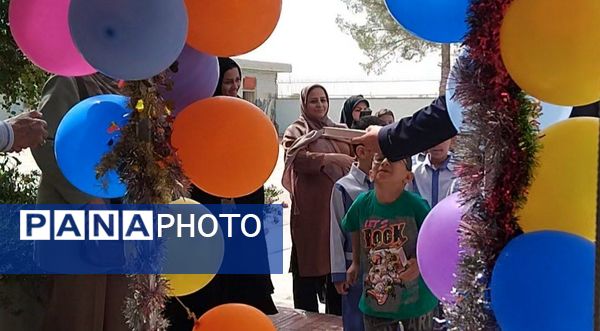 جشن شکوفه ها درمدرسه مرحوم زرتاش شهرستان خلیل آباد 