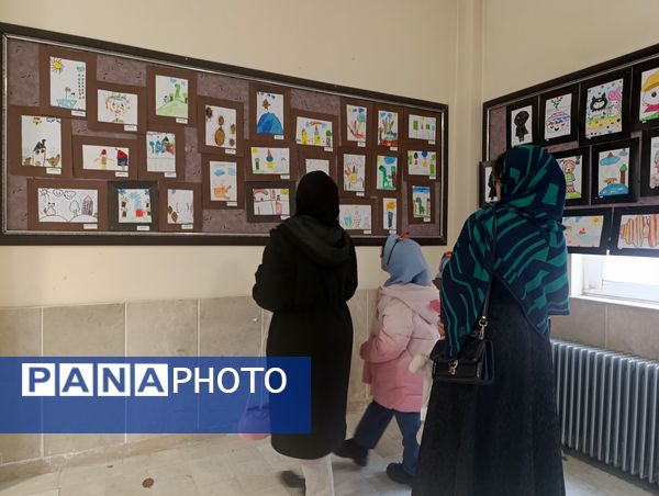 نمایشگاه نقاشی دانش آموزان مدرسه مهر و ماه آشخانه 