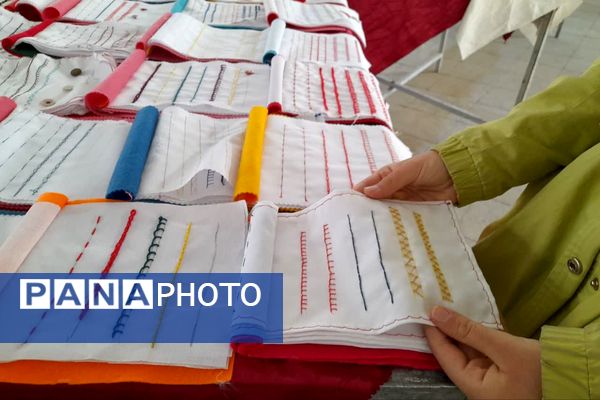 نمایشگاه و بازارچه هنرهای دستی در دبیرستان شاهد فیض شیراز 