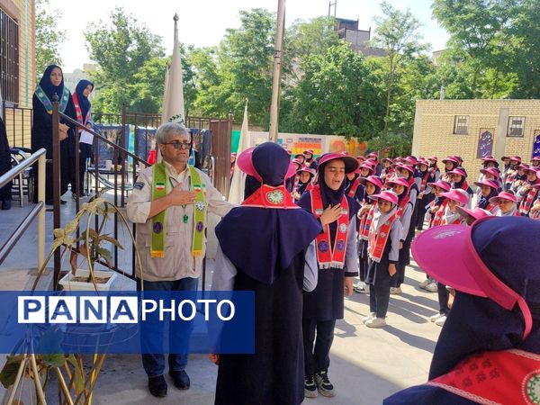 بازدید ارزیابان پیشتاز کشوری از دبستان فاطمه اهری هاشمی 