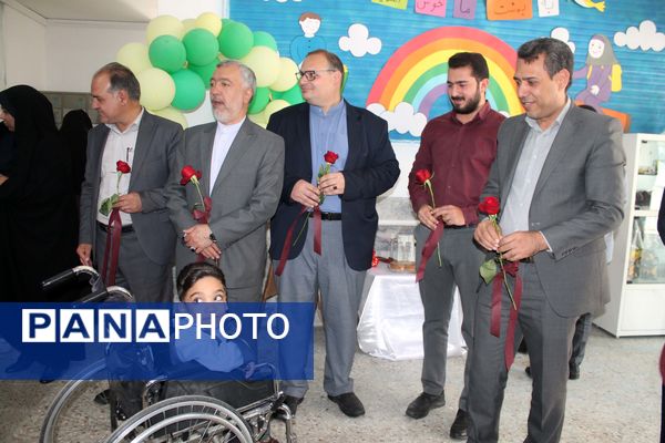 بازدید مدیرکل آموزش و پرورش استان خراسان رضوی از مدرسه خدیجه ی کبری (س) 