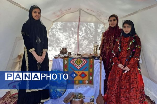 جشنواره بومی و محلی در دبیرستان سمیه شهرستان خاتم