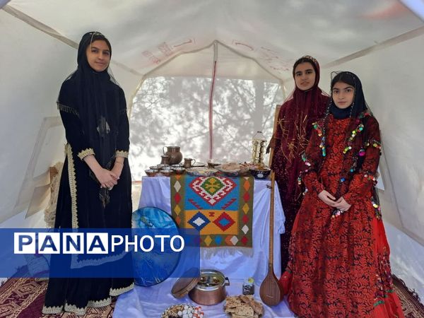 جشنواره بومی و محلی در دبیرستان سمیه شهرستان خاتم