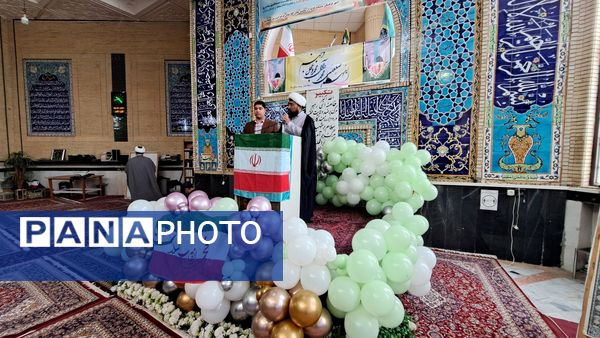 حضور پر شور فرهنگیان و دانش آموزان در کنار مردم ولایتمدار شهرستان صالح آباد در یوم الله ۲۲بهمن