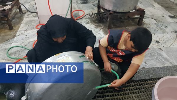 لذت خدمت به زوار در کنار خانواده