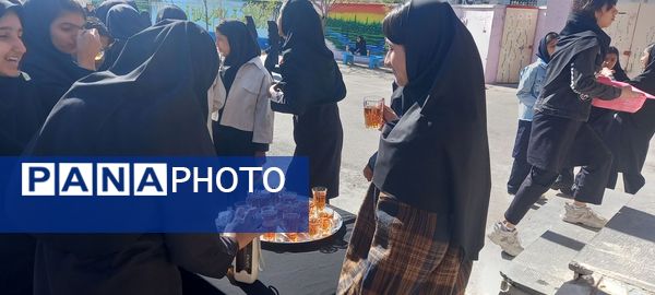  ایستگاه صلواتی به یاد شهدای نیروی انتظامی در دبیرستان فرهنگ