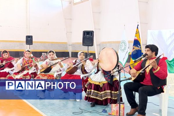 برگزاری جشن روز دختر در سالن کارگر فاروج