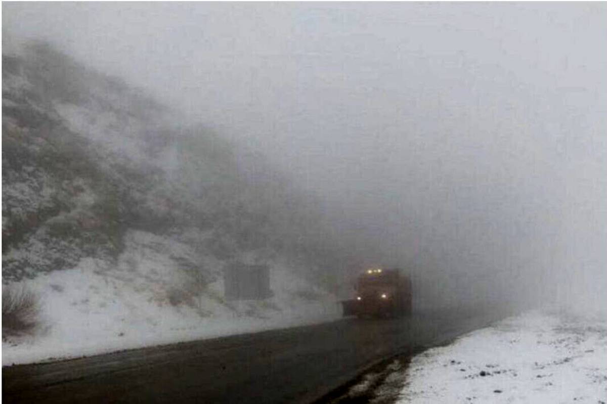 مه‌گرفتگی و بارش باران در ارتفاعات چالوس و هراز