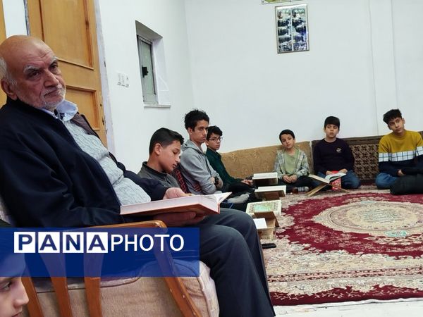 محفل انس با قرآن کریم در ماه مبارک رمضان در کاشمر