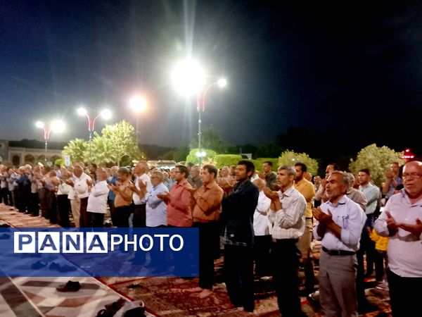 برپایی نماز جماعت در آرامگاه شهید مدرس 
