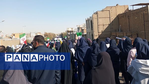 حضور پرشور دانش آموزان اراکی در یوم الله 13 آبان 