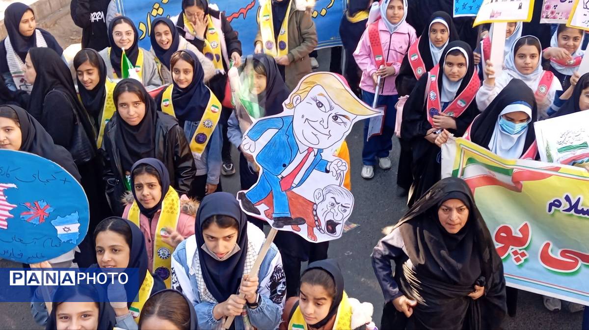 حضور پرشور دانش‌آموزان در راهپیمایی روز ۱۳ آبان