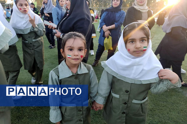 جشنواره بادبادک و بازی‌های بومی محلی در پایگاه دریایی بوشهر 