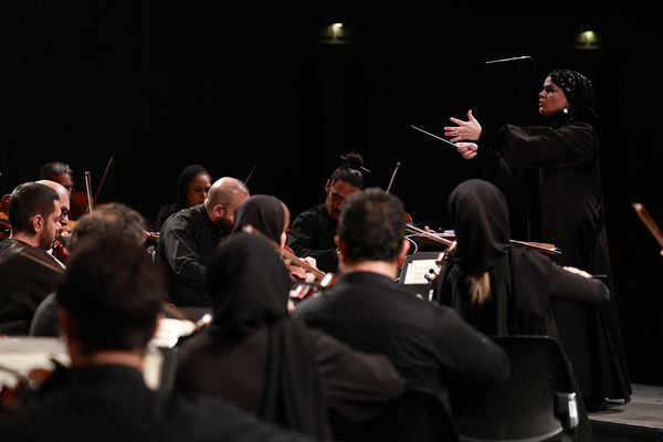 ارکستر سمفونیک تهران به رهبری «پانیذ فریوسفی»