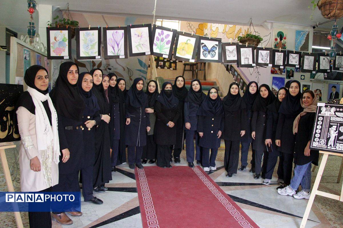 جشنواره هفته مشاغل در هنرستان تقوی پیشگان بهارستان۲