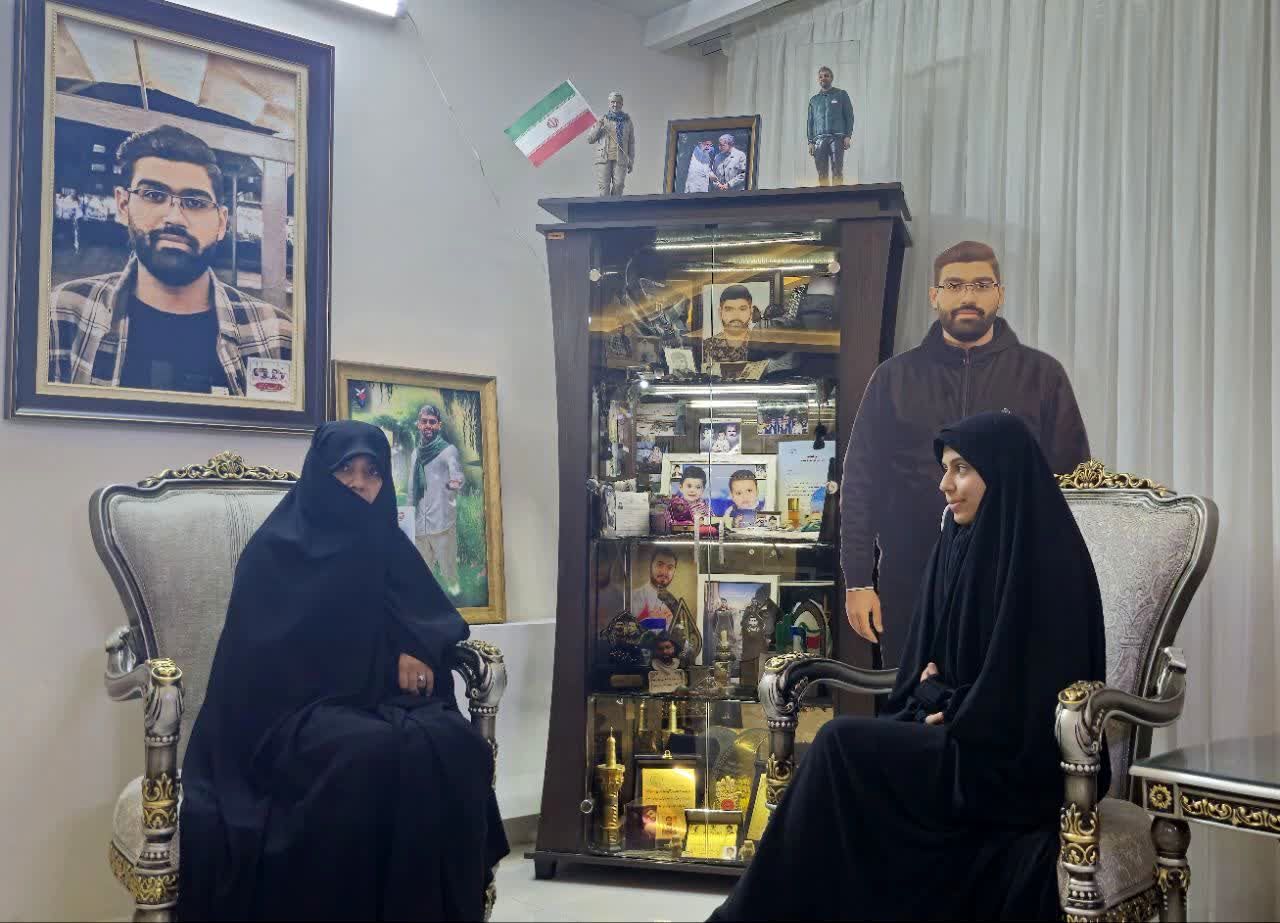 حسین از کودکی در مسجد حضور فعال داشت