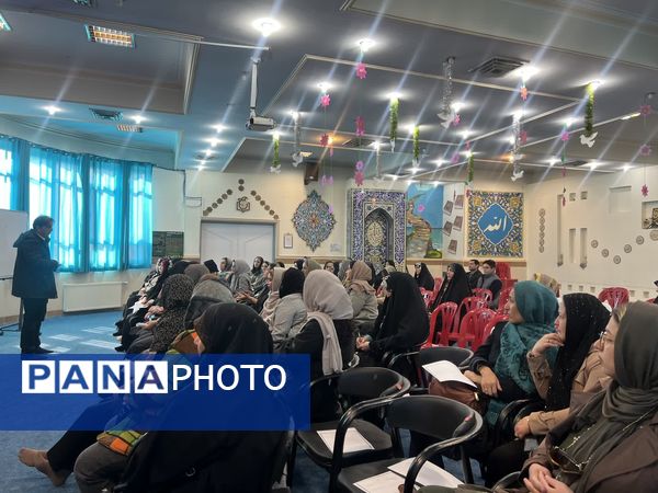 دومین جلسه آموزش خانواده دبیرستان شهید تیمسار فلاحی ناحیه یک کرج 