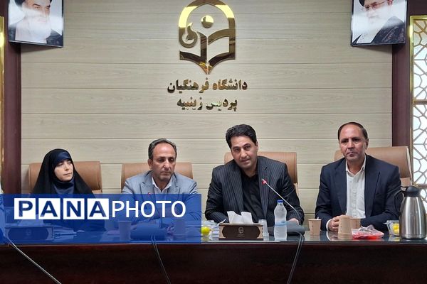 آیین رونمایی از کتاب‌های «نقش ورزش در بلوغ زودرس» و «مدیریت اثربخش در ورزش» در پیشوا