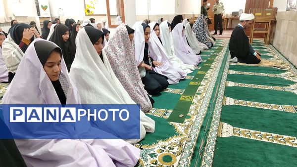 اقامه نماز جماعت ظهر و عصردر دبیرستان شهید مجید دهنوی 