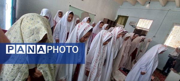 حضور پرشور دانش‌آموزان پایه چهارم دبستان شهید تنیده در نماز جماعت