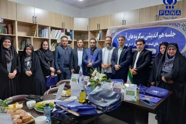 تبادل نظر میان سرگروه‌های آموزشی، نقش بسیار مؤثری در ارتقای کیفیت آموزش مدارس استعدادهای درخشان دارد