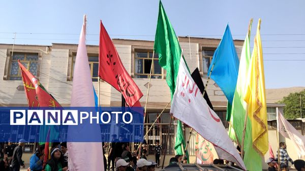 علم‌ گردانی آیین‌ هر ساله‌ شهر وردنجان