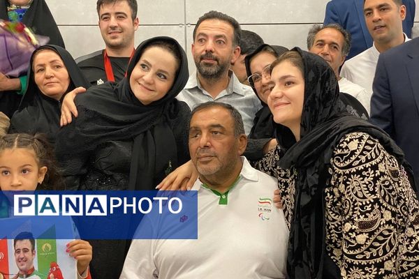 بازگشت میثم حاج بابایی قهرمان پارالمپیک به سرزمین مادری