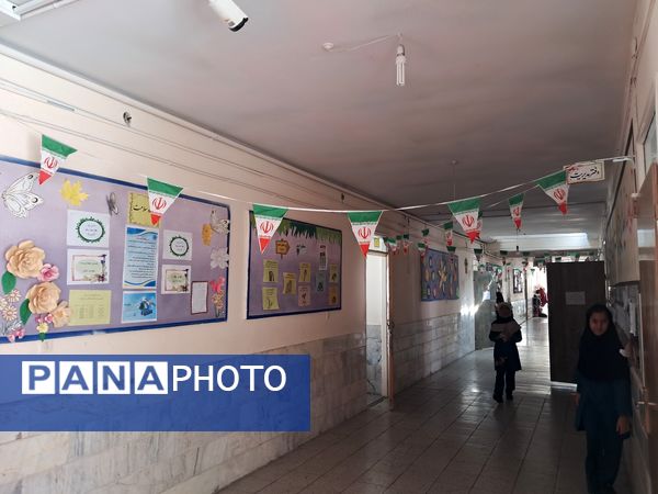 دانش‌آموزان مدرسه سمیه به استقبال دهه فجر رفتند