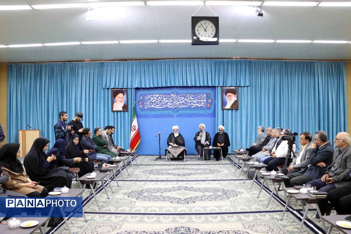 نشست اصحاب رسانه با نماینده ولی فقیه در یزد