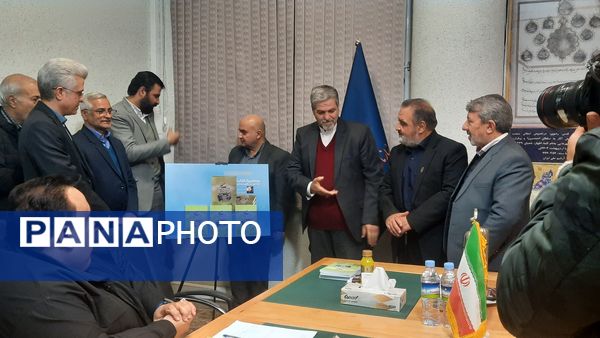 مراسم رونمایی از کتاب خودآموز خبرنگاری حرفه‌ای 