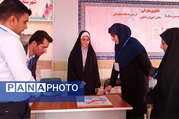 رقابت دانش آموزان پرتلاش ملاردی در محور ریاضیات یازدهمین دوره جشنواره نوجوان خوارزمی 
