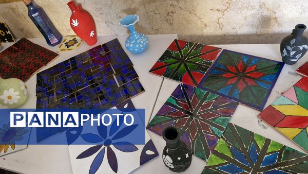 تجلی خلاقیت و نوآوری در نمایشگاه هنرهای دستی دانش‌آموزان هنرستان زنده‌یاد کبری زرگران ملارد