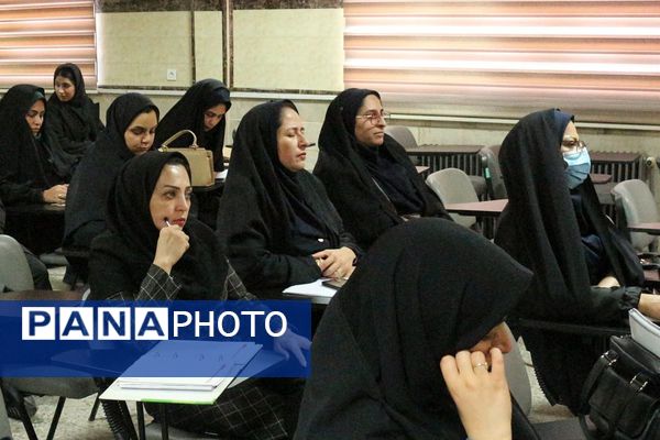 کارگاه اقدام‌پژوهی در فیروزکوه؛ گامی به سوی معلمی پژوهنده