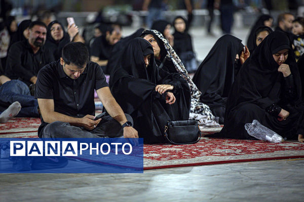 مراسم احیاء شب عاشورا در مسجد مقدس جمکران