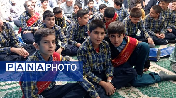 نماز جمعه با حضور دانش‌آموزان فعال بسیجی شهر بن