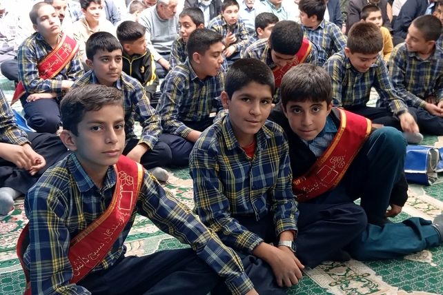 نماز جمعه با حضور دانش‌آموزان فعال بسیجی شهر بن