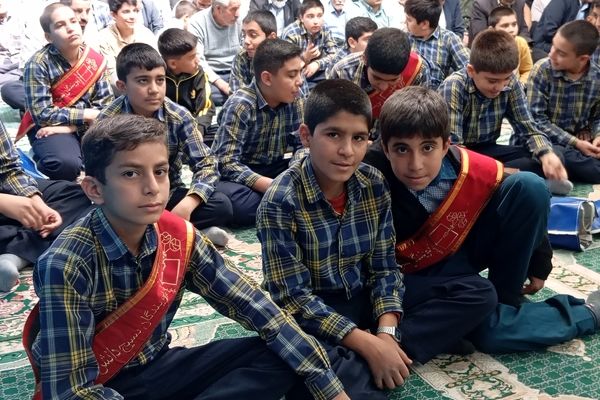 نماز جمعه با حضور دانش‌آموزان فعال بسیجی شهر بن