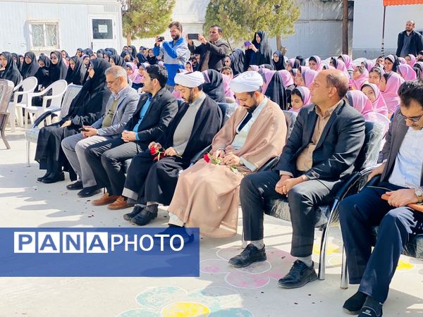 نواختن زنگ جشن نیکوکاری در دبستان زینب قهرمانی مه ولات