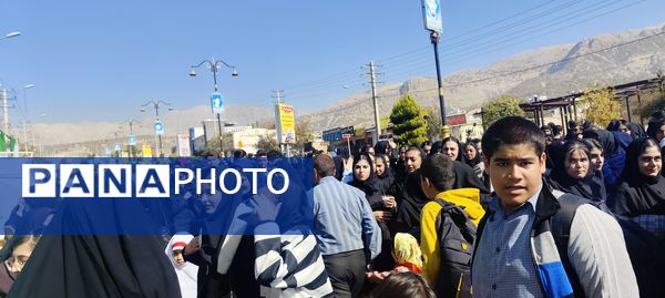 حضور پرشور مردم یاسوج در راهپیمایی یوم‌الله ۱۳ آبان