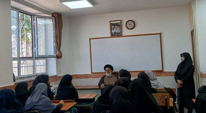 حضور امام جمعه نیشابور در دبیرستان حجت الاسلامی  نیشابور