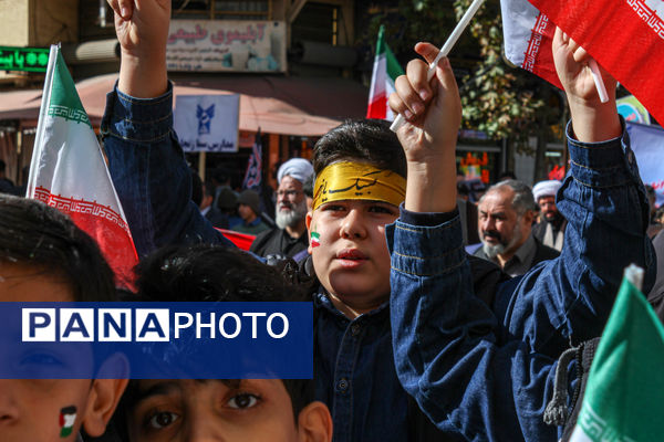 حضور پرشور دانش آموزان زنجانی در راهپیمایی ۱۳ آبان