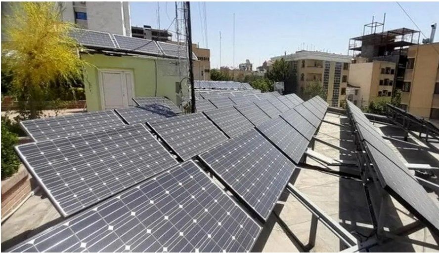 راه‌اندازی نیروگاه‌ خورشیدی بامی برای ۲۲ وزارتخانه و سازمان دولتی