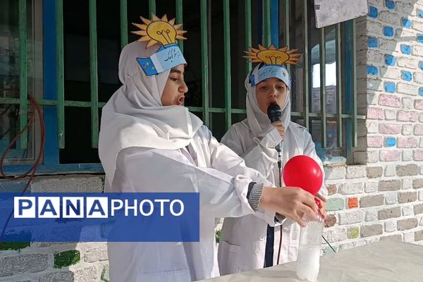 نمایشگاه دستاوردهای دانش آموزی در دبستان دخترانه وحیدکیهانی ناحیه یک شهرری