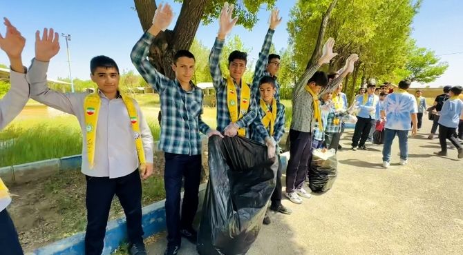 همبستگی دانش‌آموزان پیشتاز استان مرکزی برای پاکسازی طبیعت در پیش‌اردوی ملی