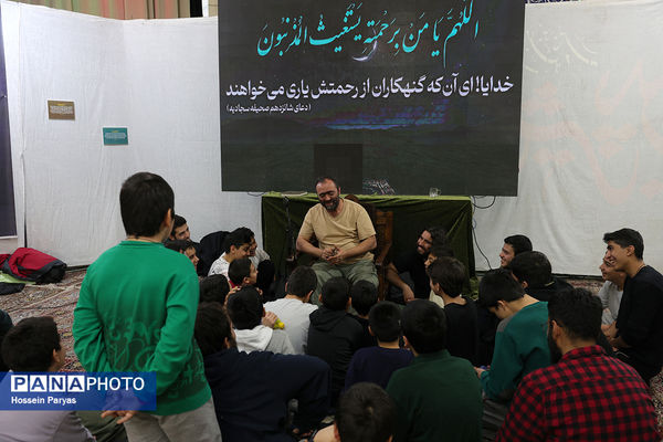 اعتکاف دانش‌آموزی در مسجد جامع امام جعفر صادق(ع) اقدسیه