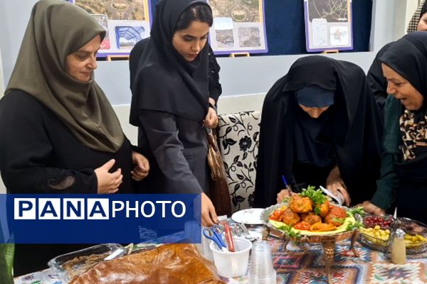 جشنواره غذای ایرانی به مناسبت هفته فرهنگی در فرهنگسرای بعثت صفادشت 