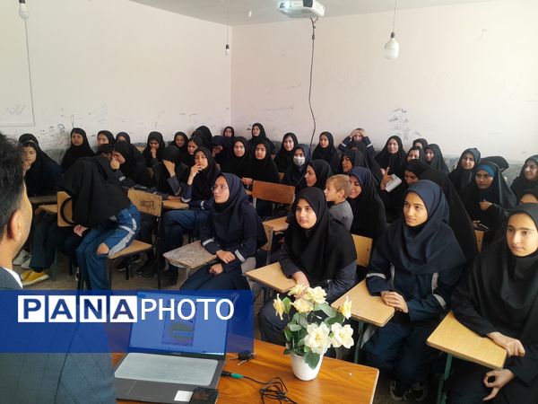 کارگاه‌های هدایت تحصیلی و معرفی مشاغل در مدارس کوهنانی